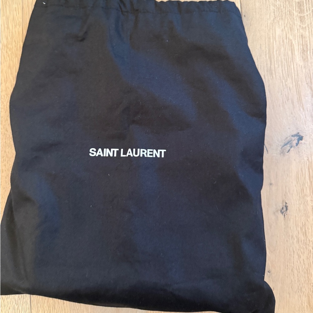 Saint Laurent women’s Le 5 A 7 shoulder bag in cream - Picture 3 of 6